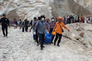 Galian C Batu Kapur Gunung Kuda Cirebon Longsor, 14 Pekerja Tewas Tertimbun!