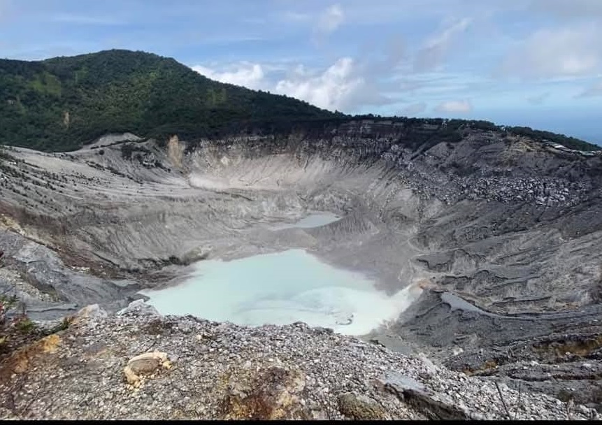 Keberadaan Gunung Tangkuban Parahu yang berada di Lembang Kabupaten Bandung Barat terus mengalami peningkatan aktivitas vulkanik.