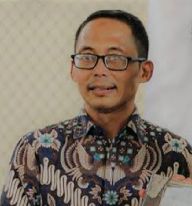 Di tengah tuntutan modernisasi pemerintahan Jawa Barat justru mengalami kemunduran simbolik praktik politik kekuasaan.