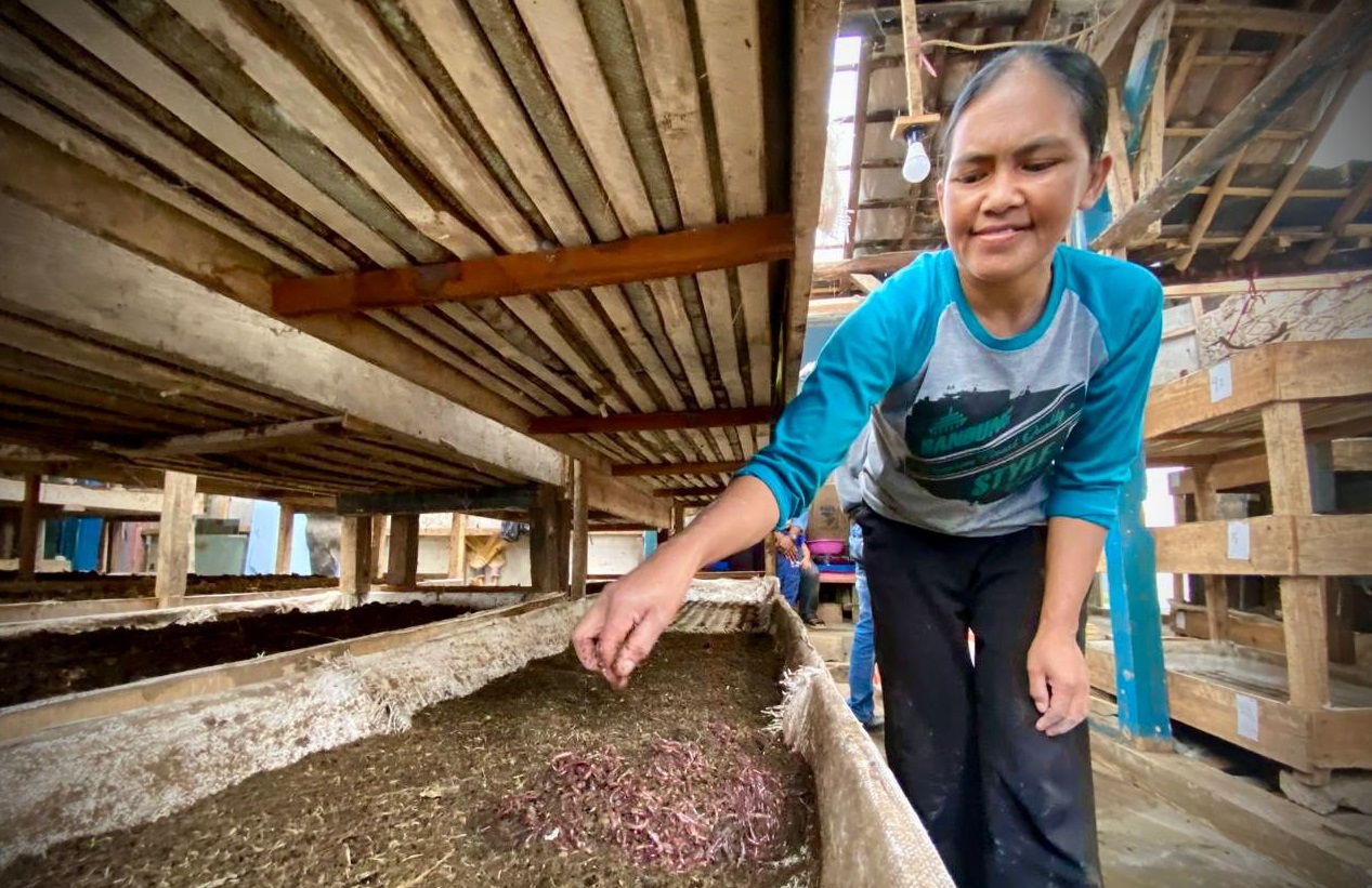 Kawasan lembang terkenal dengan peternakan sapi perah. Namun dalam pengelolaan limbah kotoran hewan masih sangat minim.