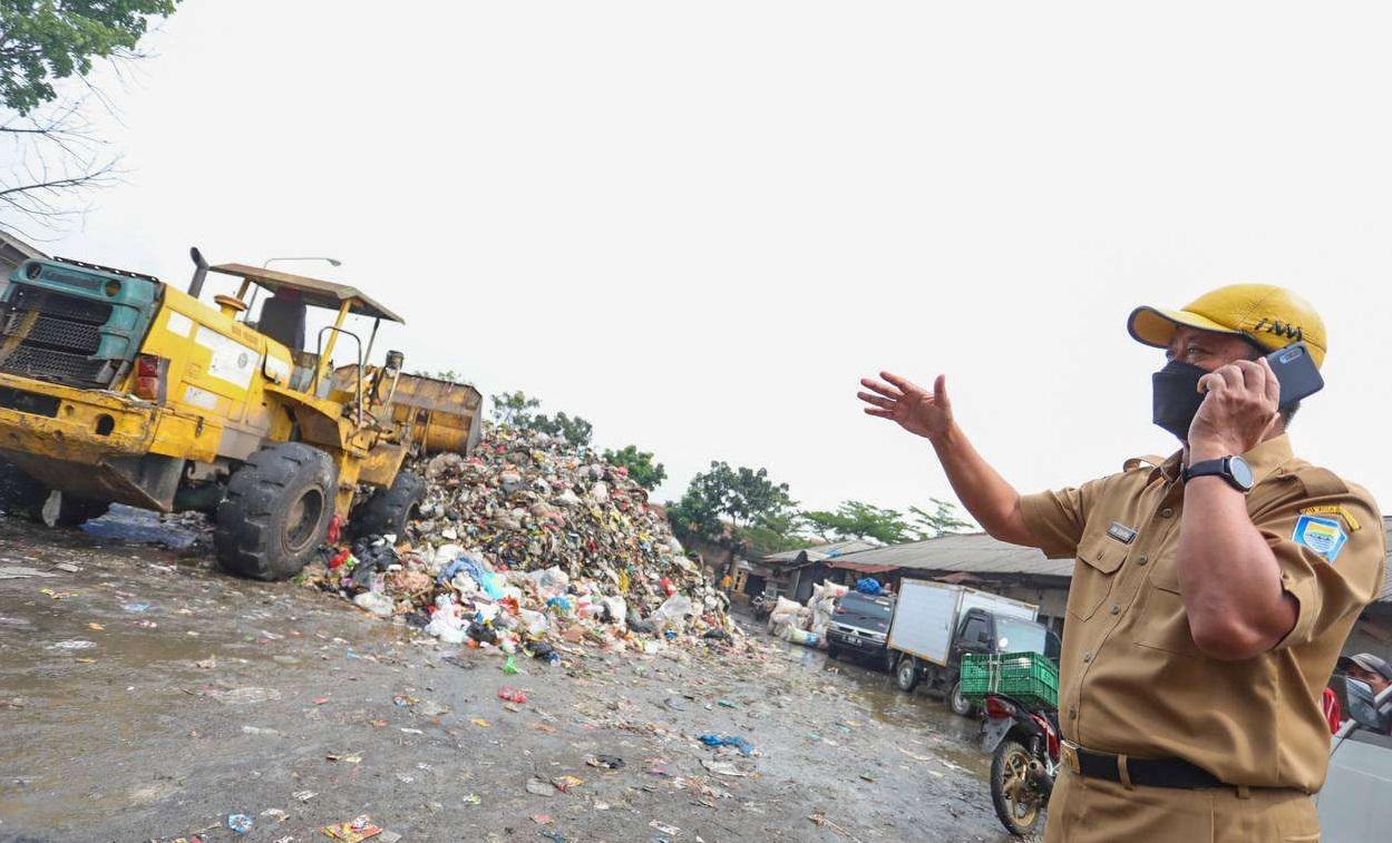 Pemerintah Provinsi Jawa Barat kembali mengeluarkan aturan pembatasan pembuangan sampah ke TPA Sarimukti sebanyak 1.500 ton per hari