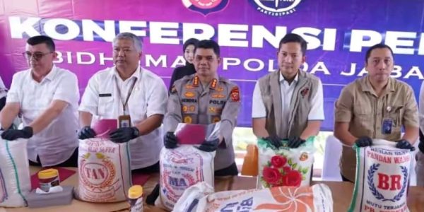 Satgas Pangan Polda Jawa Barat membongkar kasus beras oplosan yang tidak sesuai dengan standar mutu pada lkemasan dengan lakukan repacking