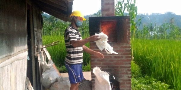 Penggunaan incinerator saat ini sudah dilarang oleh Kementerian Lingkungan Hidup. Karena berdampak pencemaran udara dan menurunkan kesehatan